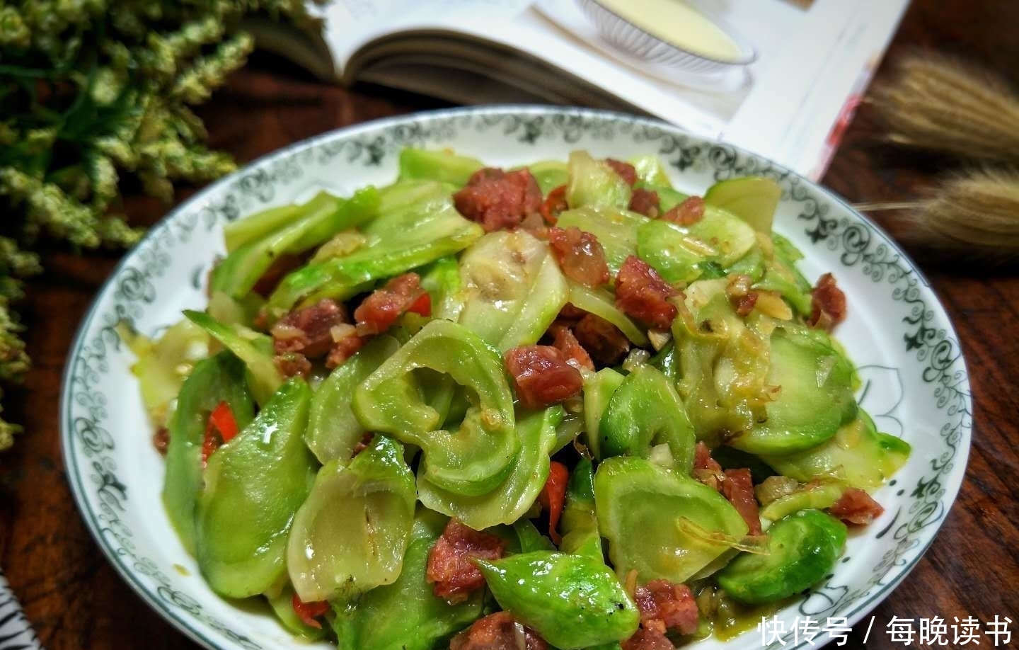 这菜是南方人的最爱,遇见就买,钙是鸡蛋的5倍,4月再不吃就老了