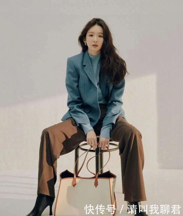 驼色|4、50岁的女人,冬天别再只穿“驼色”,“咖啡色”才更高级显贵