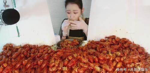 吃不起|大胃王挑战50斤“龙虾”,身旁助理揭穿了她,网友吃不起还装