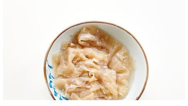芝麻|一道有争议的凉拌菜，在朋友圈火了，有人嫌弃，有人夸