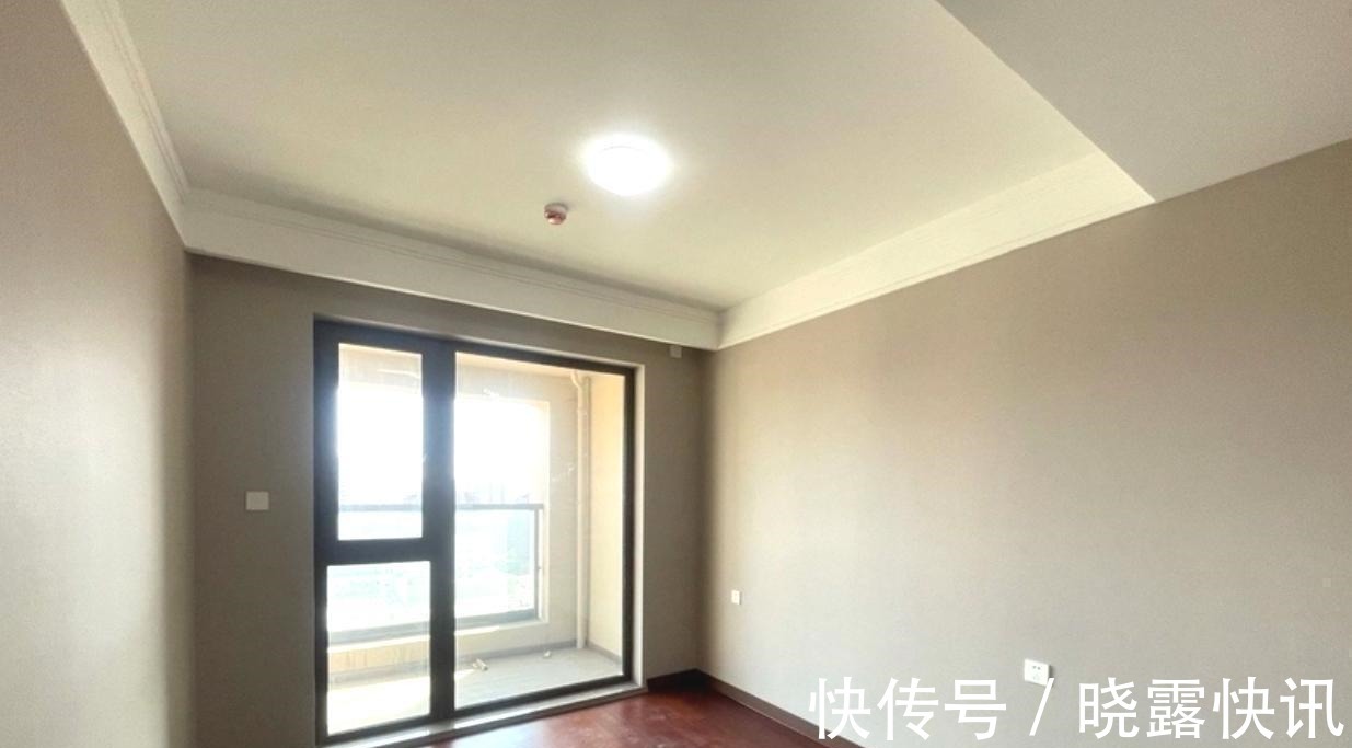 复合木地板|期待已久的精装房终于交钥匙了,简约清爽,买完家具就能拎包入住