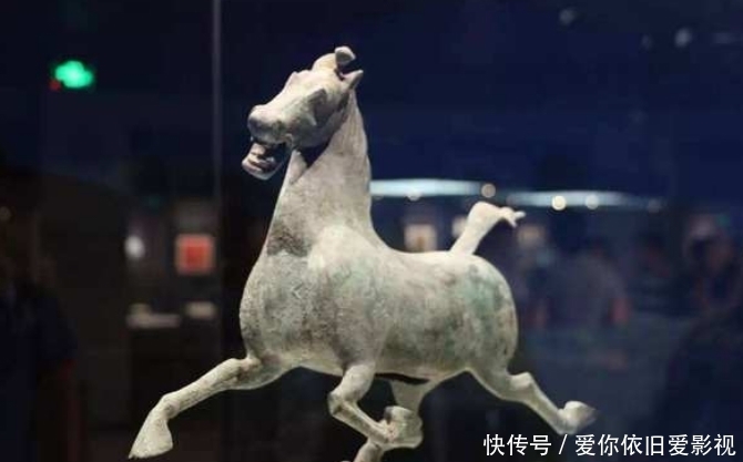 有人|为何很少有人拍马踏飞燕正面照?看到正面照后,让人忍俊不禁