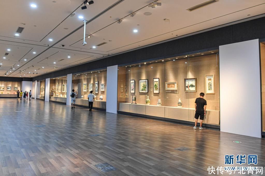 艺术作品|海口举行景德镇陶瓷艺术作品展