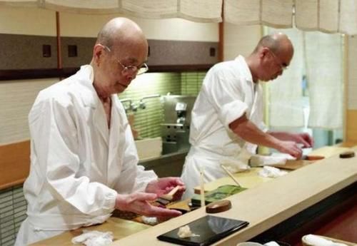 不起|日本“消费最高”的寿司店,给章鱼按摩1小时才能做料理要不起