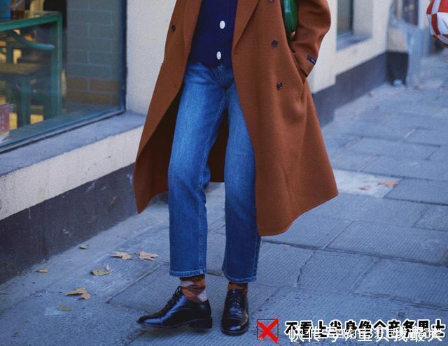 大衣+运动鞋,大衣+短靴,冬季这么穿气质又好看