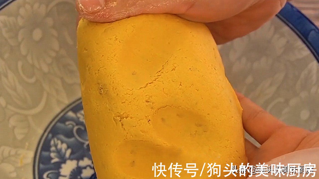 南瓜这样做太好吃了,不放一滴水,香甜软糯不粘牙,孩子抢着吃