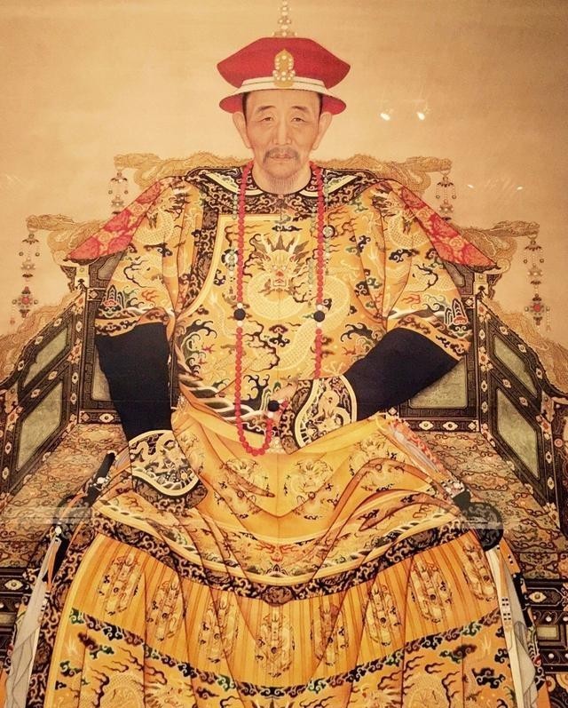 康熙皇帝|被誉为“千古一帝”的康熙皇帝，为何会在晚年时期变得昏庸？