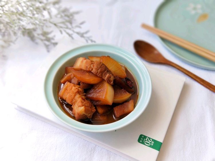 冬天多吃白萝卜，和肉一起炖，鲜美可口不油腻，家人都爱吃