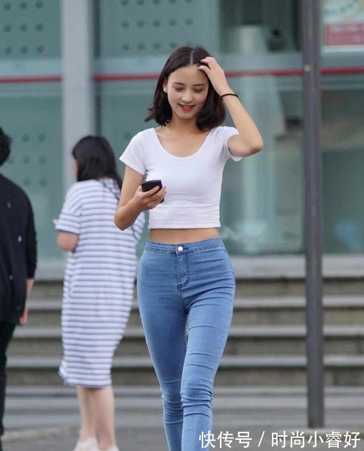 牛仔裤 日常装扮选择修身牛仔裤,塑形耐看,轻松展现你的美