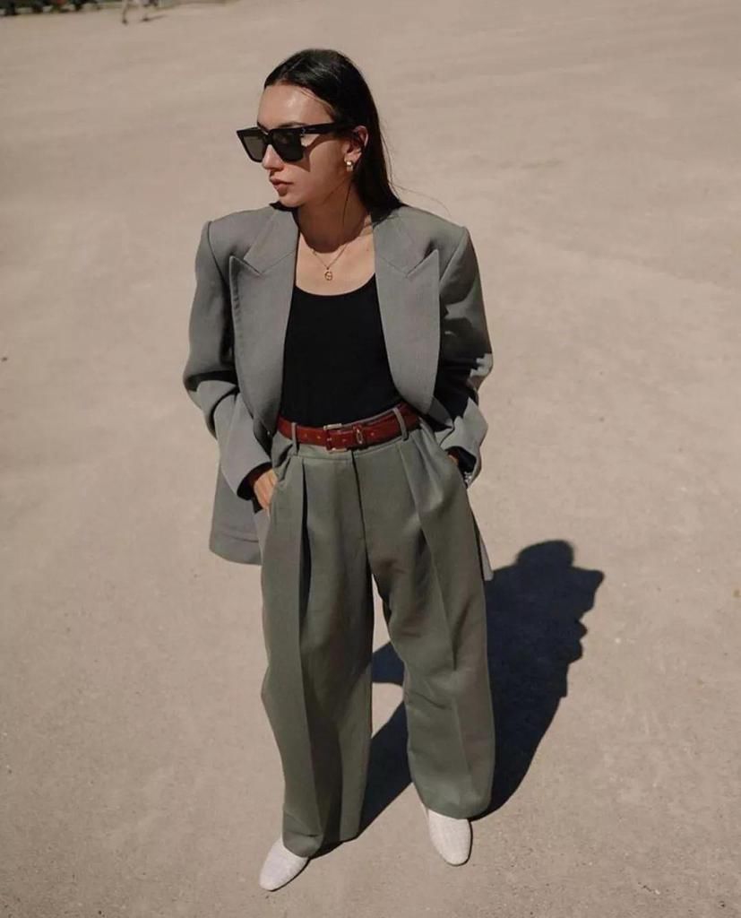  纸袋裤|别老穿阔腿裤了，今年秋冬这4条裤子最流行！