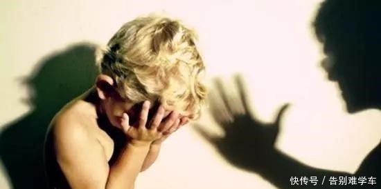 熊孩子|熊孩子乱按电梯按钮,爸爸不打不骂,一个小动作,却引得网友狂赞!