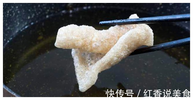 猪皮的这个新奇做法,第一次做,确实比猪皮冻好吃,Q弹有嚼劲儿
