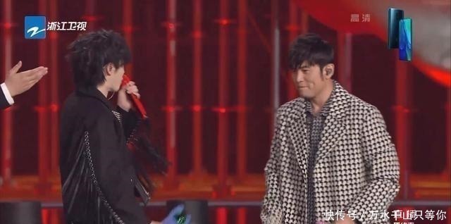 爱情大魔咒|华晨宇追星成功,和偶像互粉还同台合唱,眼神太甜了!