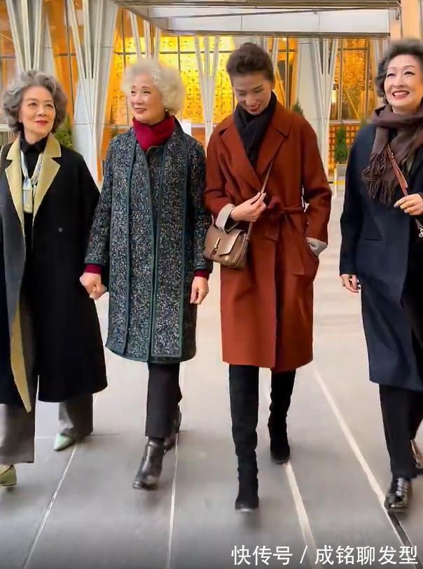 豆绿色 老年人穿搭就服这几位“时尚奶奶”,精致优雅大气,时髦又显年轻