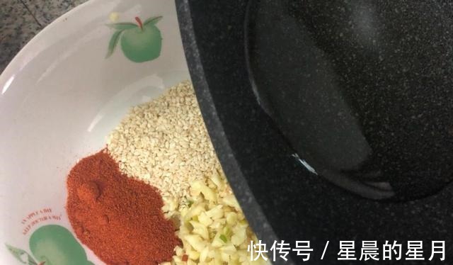 花3块钱买块豆腐，裹上面粉热油一煎，分分钟就光盘！