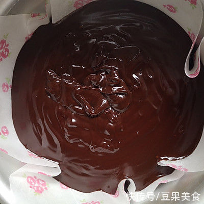 不需要烤箱的冰山熔岩巧克力