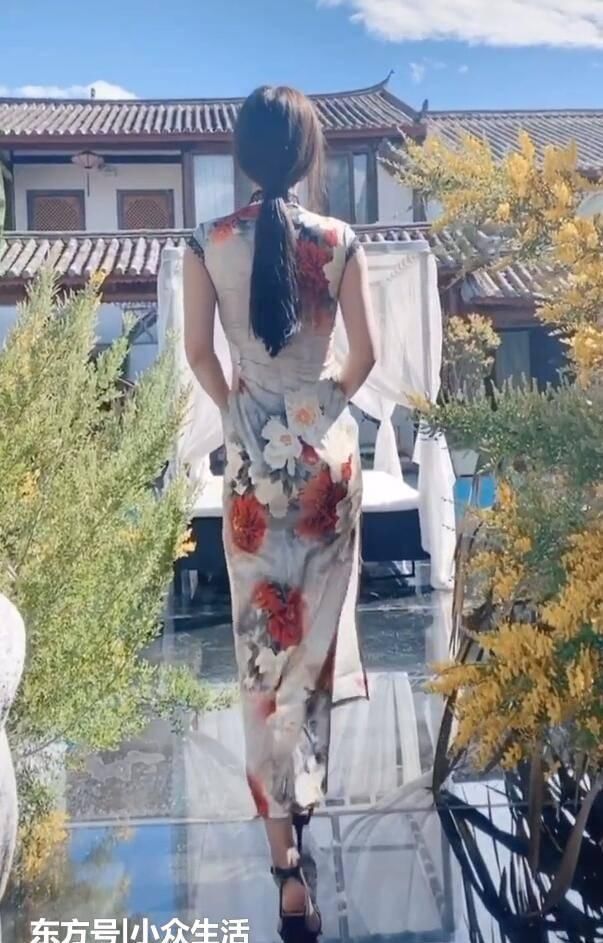 绽放|街拍背影好看的旗袍辣妈,绽放成熟女人知性