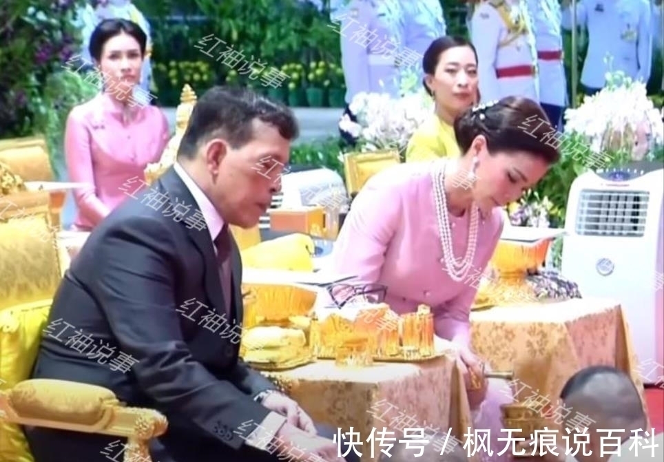 泰王!诗妮娜贵妃卑微入骨!跟在帝后身后一路小跑,连腰都不敢直起来