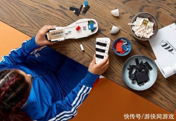 乐高版|好想来一双！乐高版阿迪达斯贝壳鞋：将经典组装