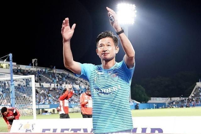 广州队|足坛的常青树!40岁郑智已成国足教练,54岁的他仍在征战联赛