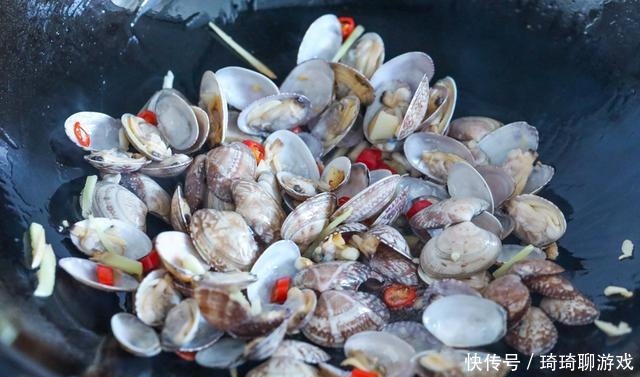 花蛤好吃沙子多教你一招,摇一摇5分钟,吐沙干净没腥味