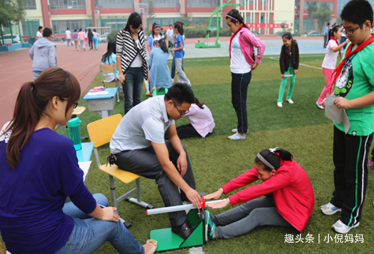 鲍喜顺|中国第一巨人鲍喜顺不听医生劝告,执意生下一子,一家现状如何