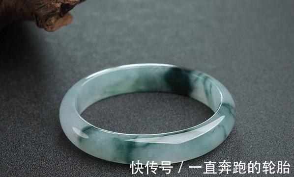 测量方法 面对不同的翡翠首饰,我们该如何进行挑选呢!