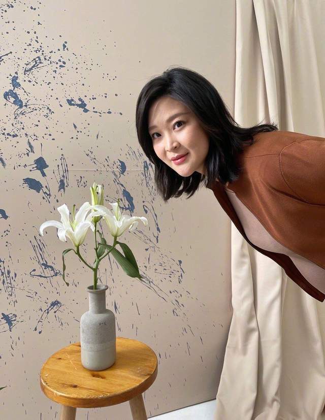 入院|惠若琪端午节挺9月巨肚送祝福,身形笨重手部水肿,疑已入院生娃