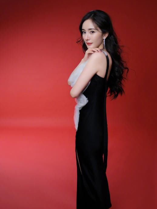 刘恺威与小19岁女星闹绯,亲密拍夫妻戏,这身材真不像45岁