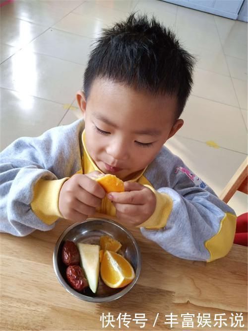 套路|老师群里发孩子吃的水果照片,宝妈询问孩子后,结果都是“套路”