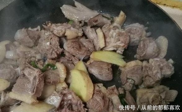 做鸭肉，别只会加啤酒多加“这2味”，鲜嫩美味，无腥味