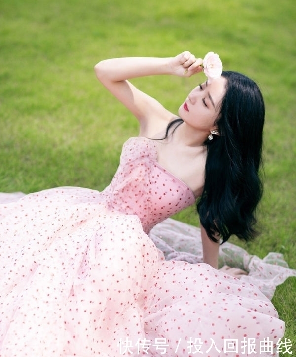 尽显|浪漫的七夕适合穿粉色的服饰,减龄又很清新,尽显青春活力