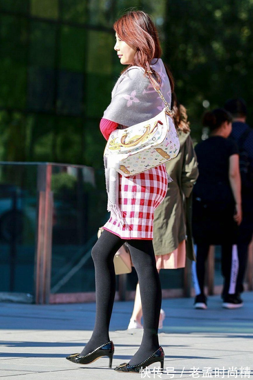 霸气|穿裙子的时候来一条披风, 骨子里的霸气瞬间散发出来!