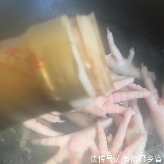 出新|广式早茶的经典之作,鸡爪也能吃出新高度,全靠这一手烹饪技巧!