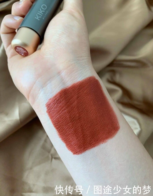 网传露华浓将要倒闭但它家口红显白又显色,不会“踩雷”