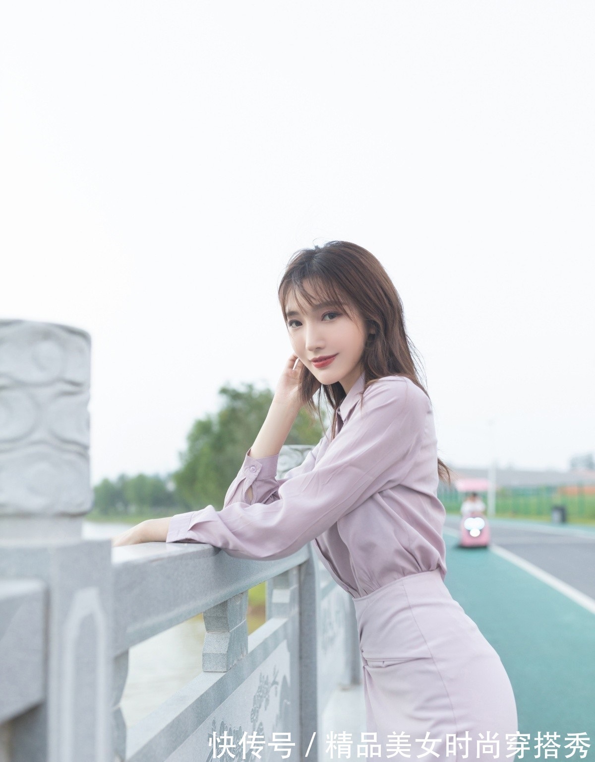 添彩 职场中既要优雅得体又要不失干练,这样的套装裙为你增光添彩