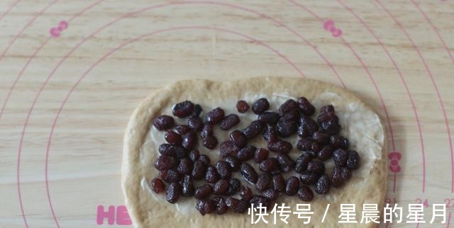 想吃豆沙小餐包不用买,在家就能做,松软可口,学会再也不用买了!