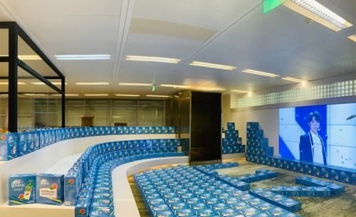 都很拼!伯遠(yuǎn)經(jīng)紀(jì)人結(jié)婚還在拉票,哇唧花式應(yīng)援口號好土