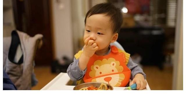 西红柿|夏季孩子脾虚积食多，少吃“2红”，多吃“2黄”，或能消积健脾