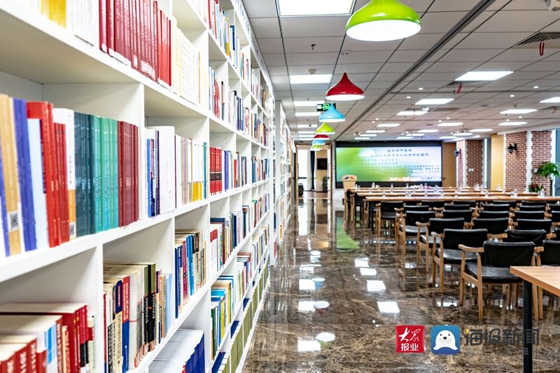 律师|登高五十层 法律图书馆再扩容 以案释法大讲堂开课 德衡律师集团最近“好戏不断”!