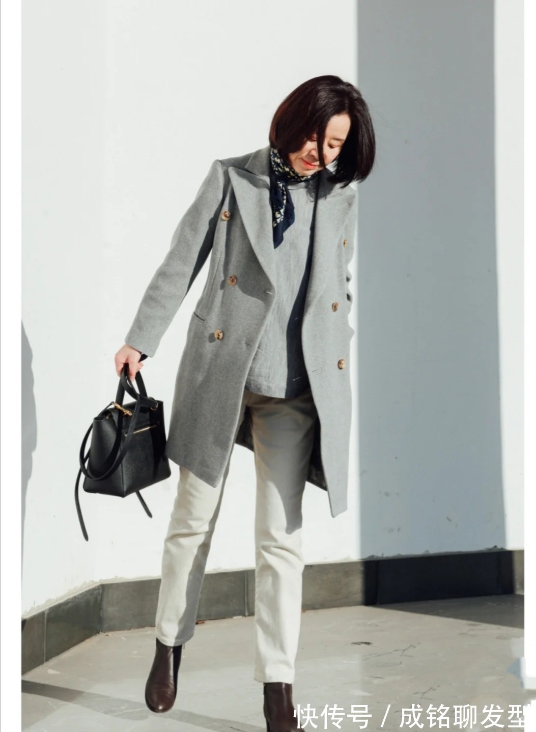 高领衫|会穿的女人不显老,50岁的女人学会这三种搭配,减龄又显优雅美