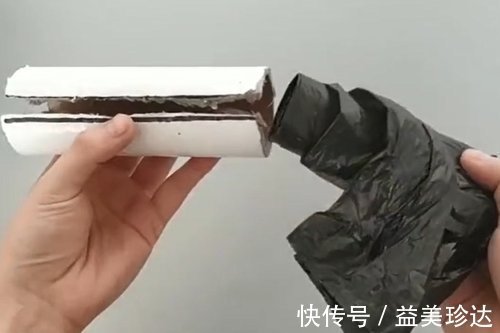 烦恼|保鲜膜纸筒不要扔，切1刀粘在厨房墙上，解决了家家户户的烦恼