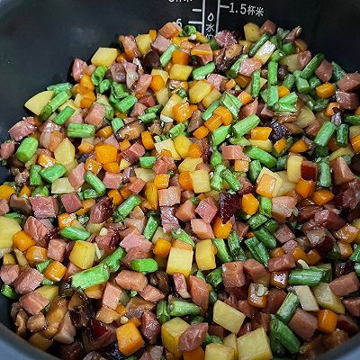 电饭煲|腊肉豆角焖饭