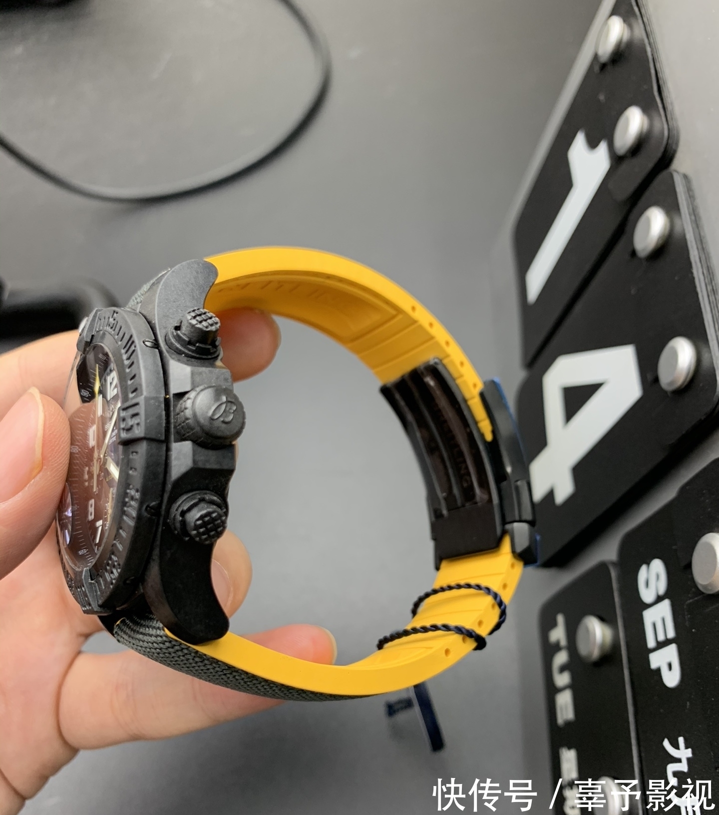 复仇者飓|大富说表:【GF究级新作】百年灵复仇者飓风系列45mm计时码表