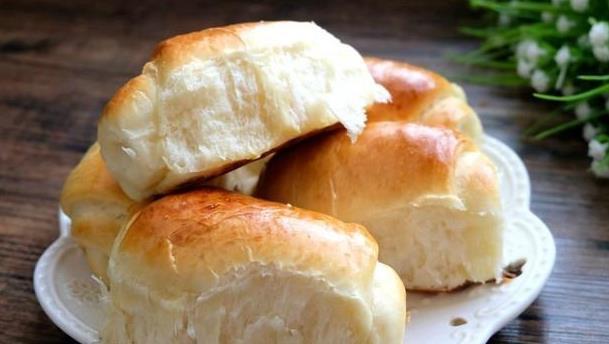 想吃面包不用买,此面包做法太简单,一盘12个,香甜松软拉丝