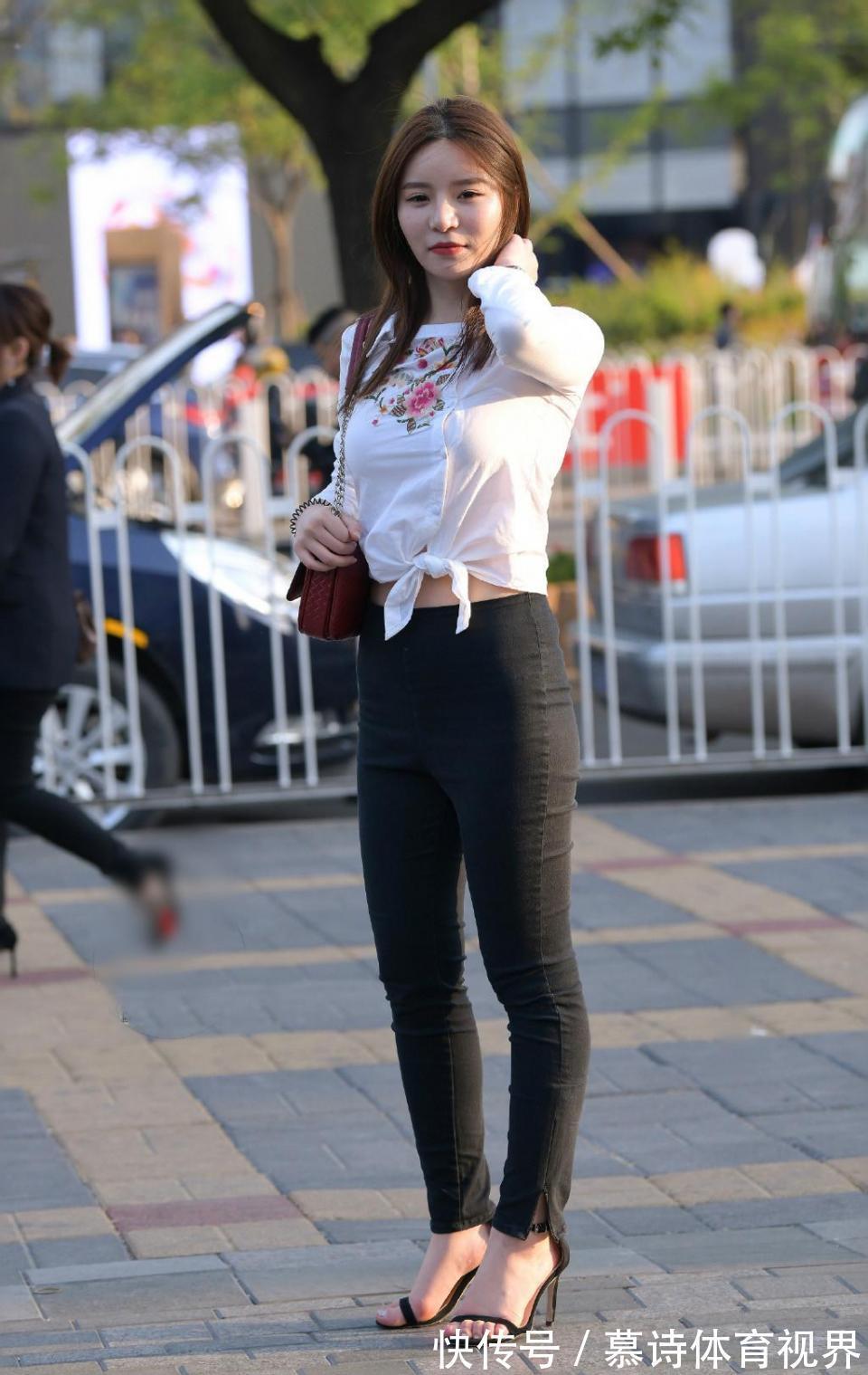 搭配 美女穿搭:简单休闲又雅致,气质女生的穿搭值得借鉴