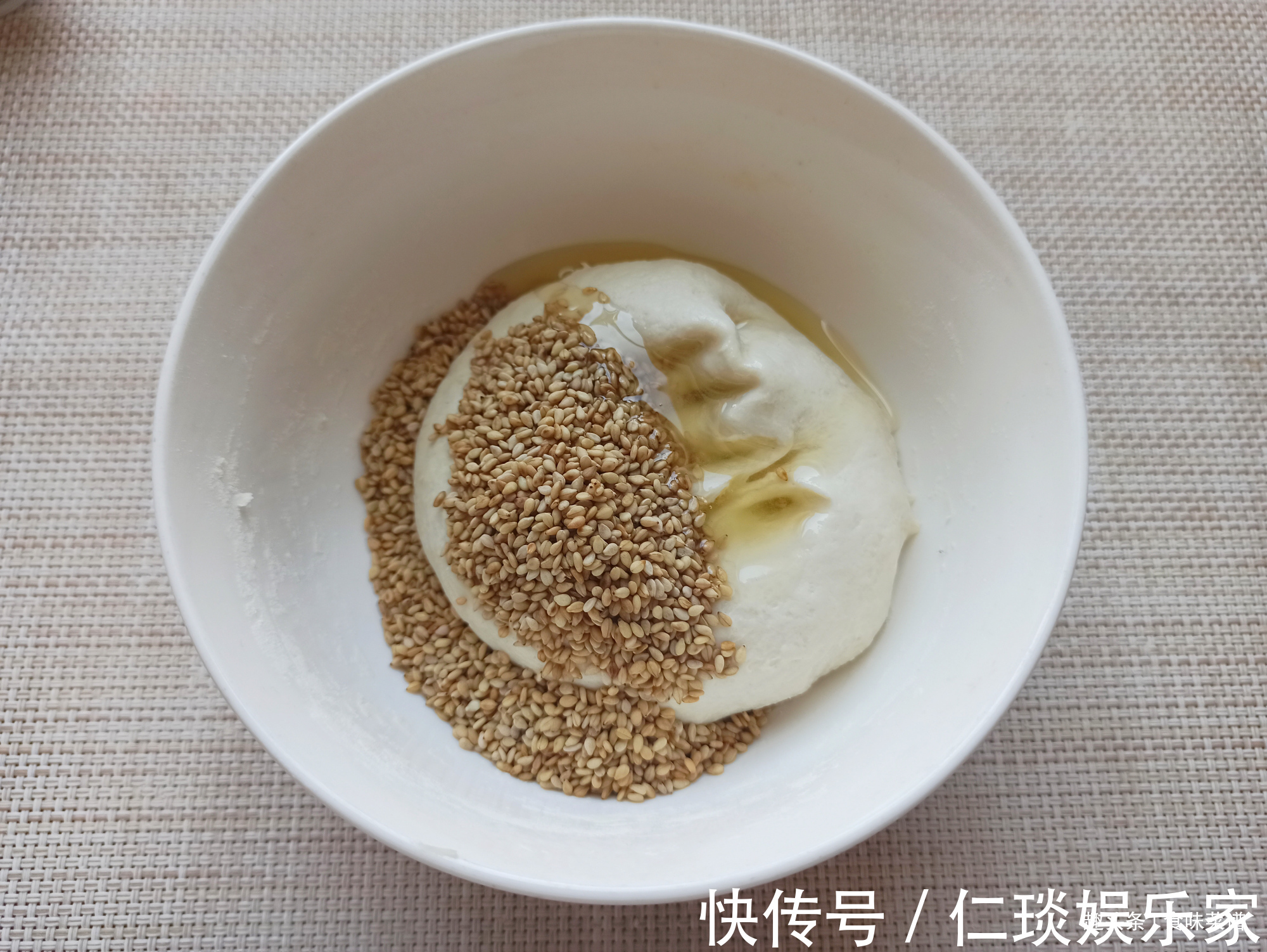 15年前最火的零食，小时最爱，不夸张地说我的蛀牙，全拜它所赐