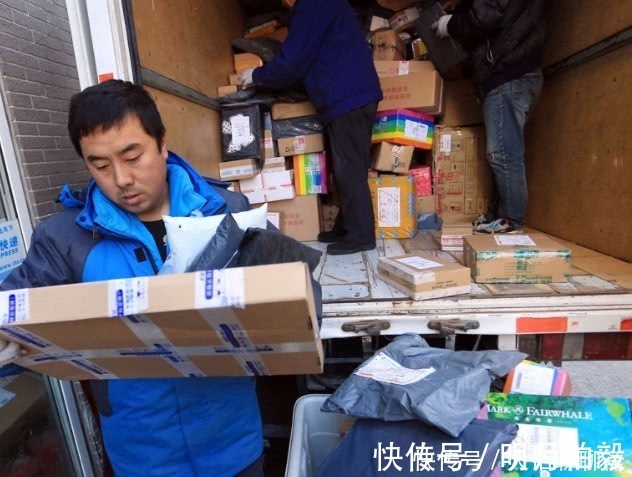 快递|凭什么我们寄快递10块钱,网上8块钱的东西不仅包邮还返现