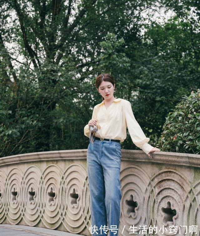 穿搭 经典大气的初秋穿搭示范,衬衫搭配牛仔裤干练简约,洒脱时髦!