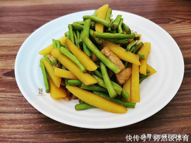 入秋后，这2样蔬菜一起炒，家人都爱吃，便宜又